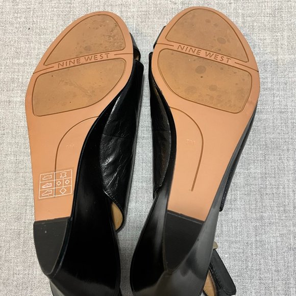 Nine West Size 9M Black Wedge Sandal - Picture 6 of 6